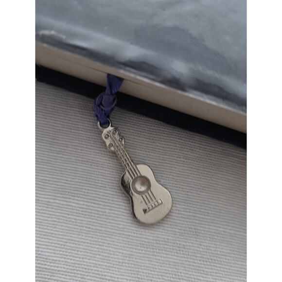 Elvis Presley Commemorative Edition Books, Mags, Pamphlets, Concert Memorabilia - Picture 10 of 10